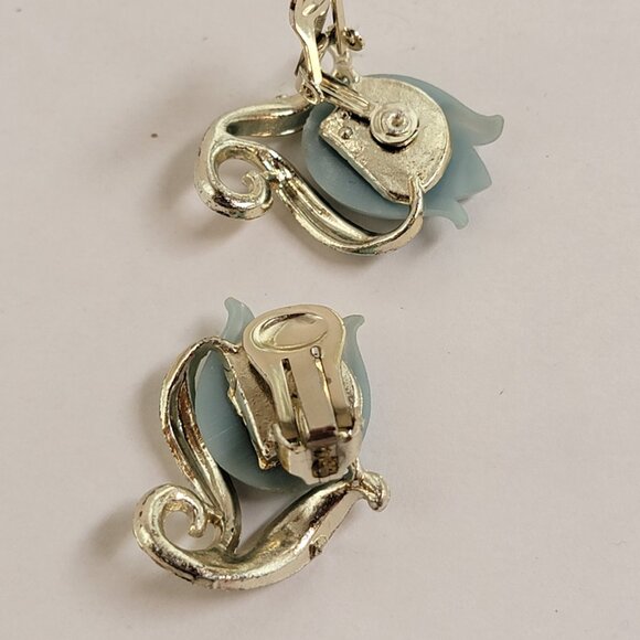 Blue Vintage Thermoset Tulip and Silvertone Enamel Clip-on Earrings - Picture 9 of 9